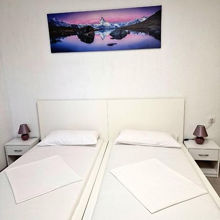 Split Apartment 외부 사진