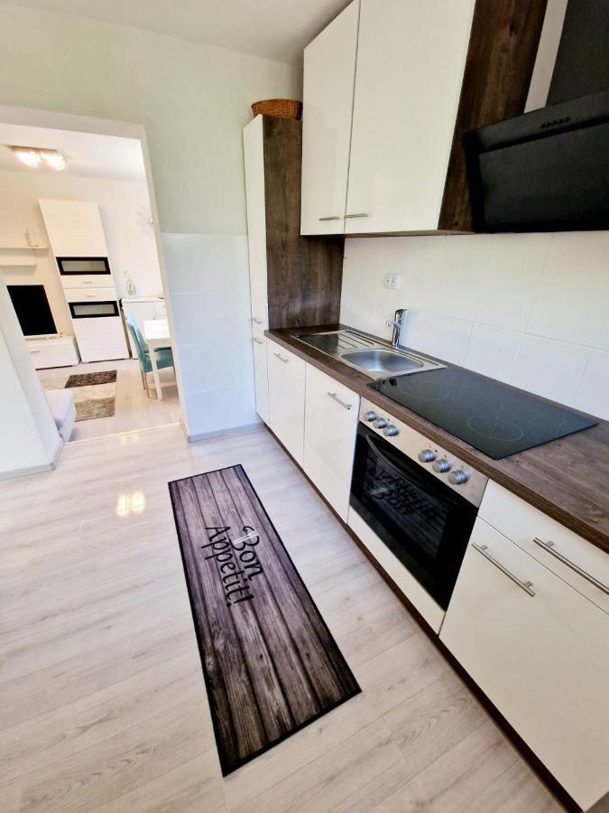 Split Apartment 외부 사진