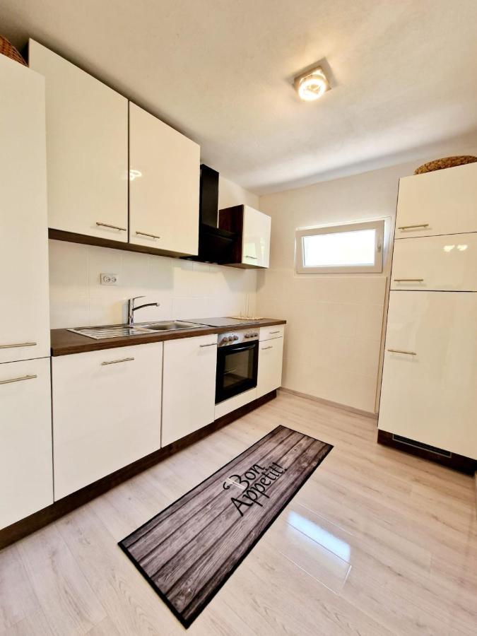 Split Apartment 외부 사진