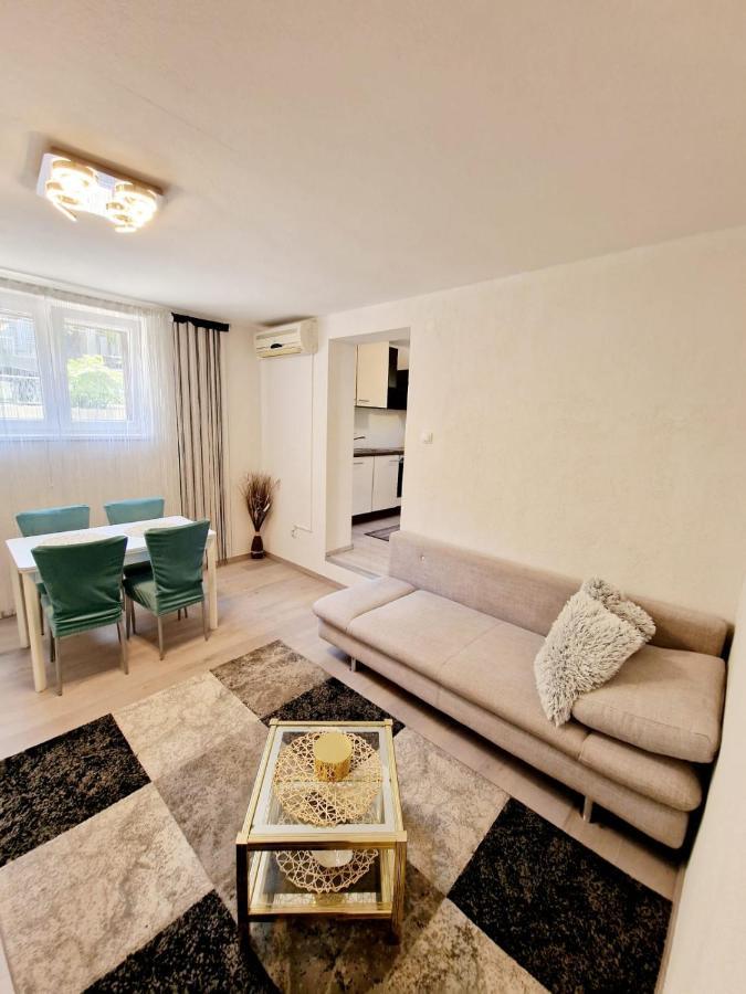 Split Apartment 외부 사진
