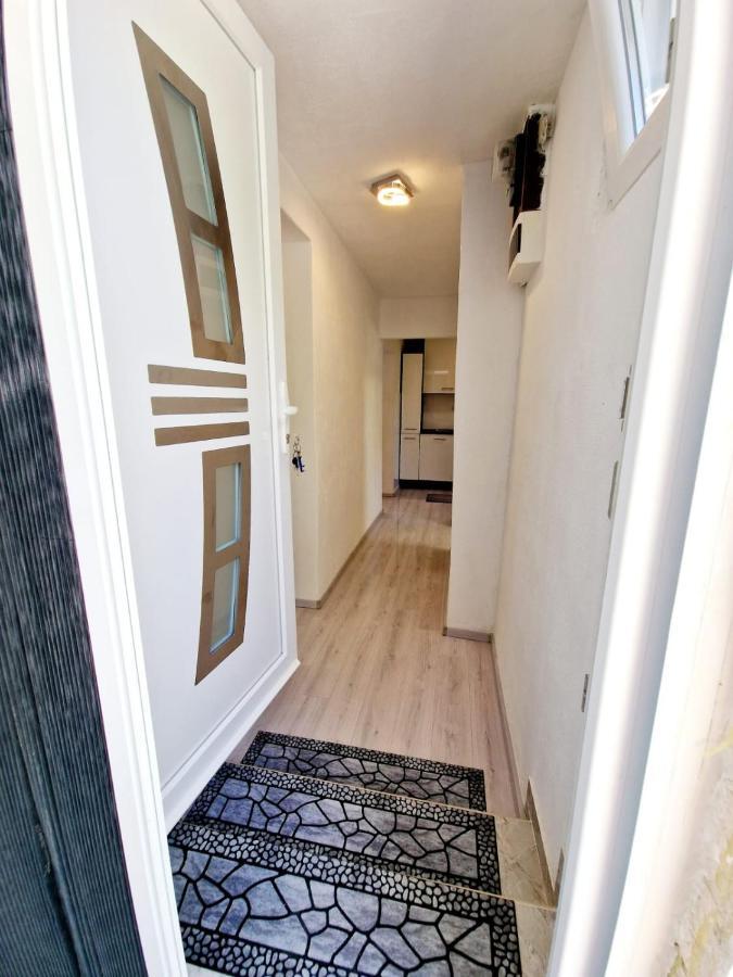 Split Apartment 외부 사진